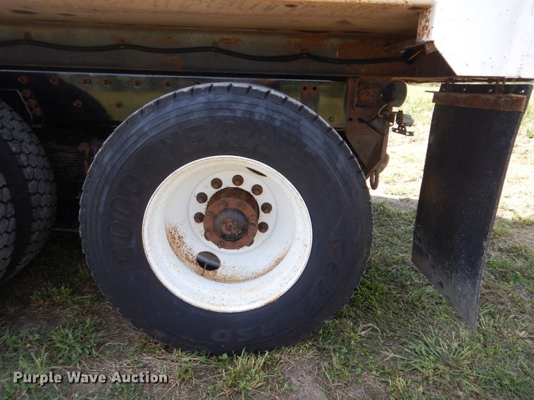 image for item GM9121 2008 Freightliner Business Class M2  dump truck