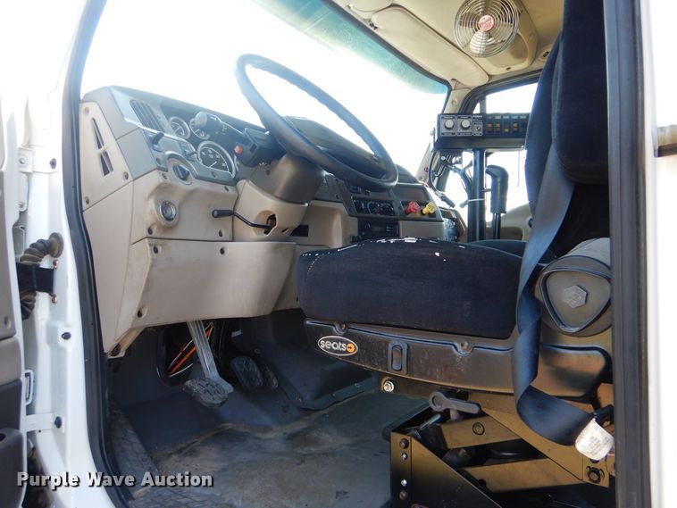 image for item GM9122 2007 Sterling L-Line  dump truck