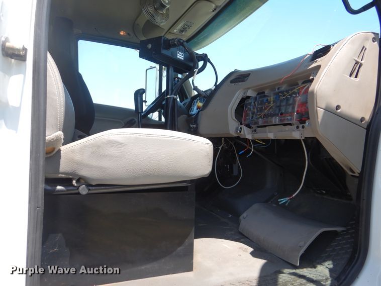 image for item GM9122 2007 Sterling L-Line  dump truck