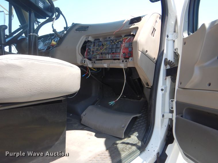 image for item GM9122 2007 Sterling L-Line  dump truck