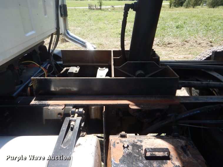 image for item GM9122 2007 Sterling L-Line  dump truck