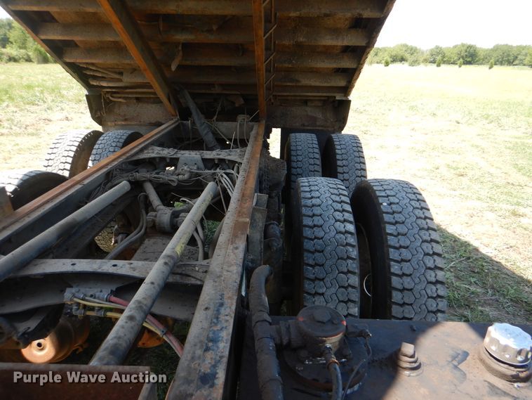 image for item GM9122 2007 Sterling L-Line  dump truck