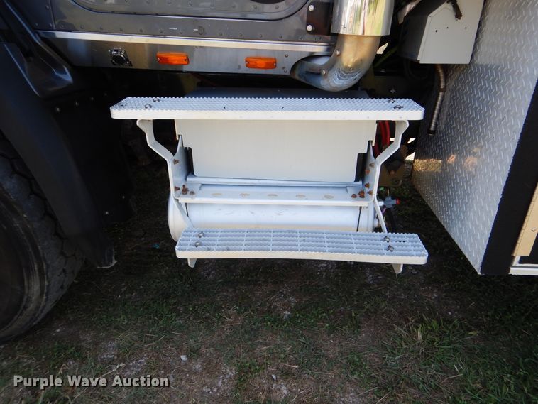 image for item GM9125 2014 Caterpillar CT660  vacuum truck