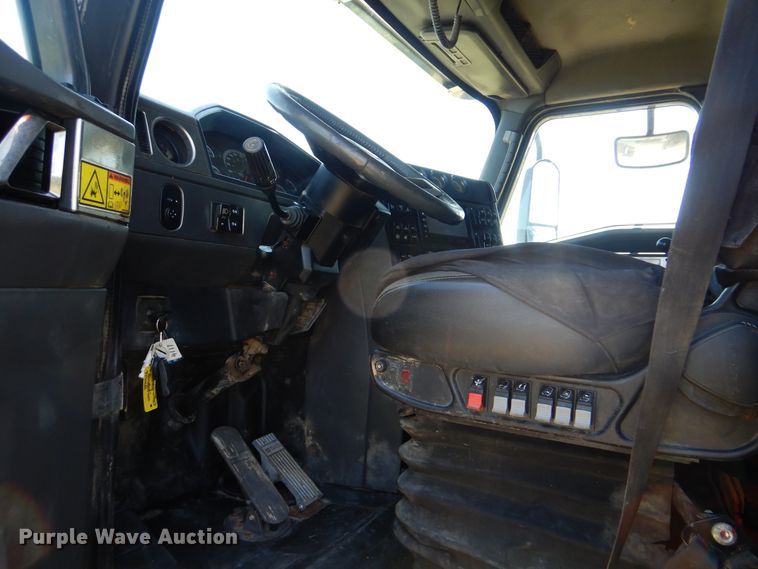 image for item GM9125 2014 Caterpillar CT660  vacuum truck