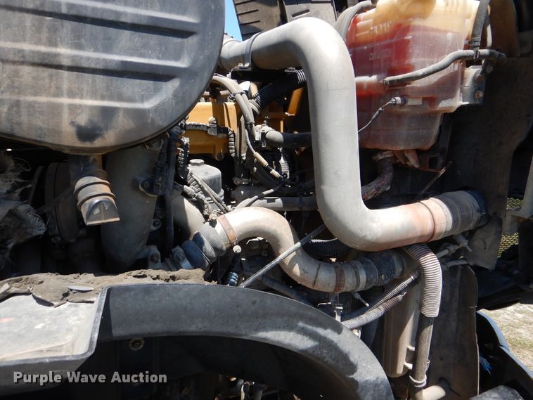 image for item GM9125 2014 Caterpillar CT660  vacuum truck