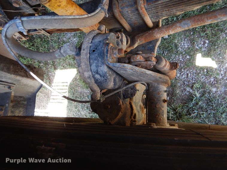 image for item GM9125 2014 Caterpillar CT660  vacuum truck