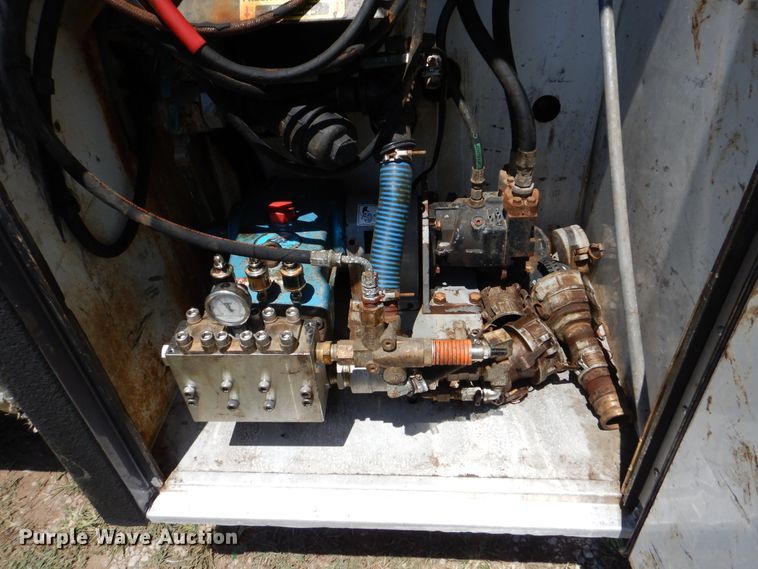 image for item GM9125 2014 Caterpillar CT660  vacuum truck