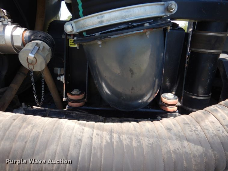 image for item GM9125 2014 Caterpillar CT660  vacuum truck