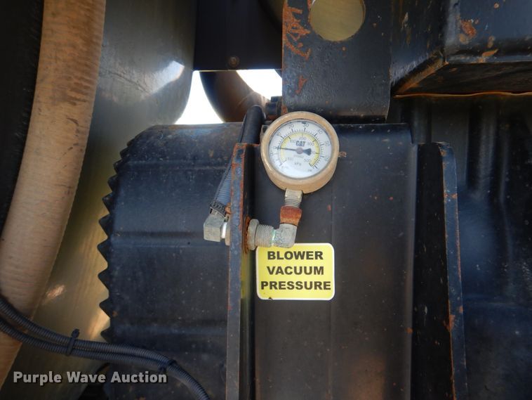 image for item GM9125 2014 Caterpillar CT660  vacuum truck