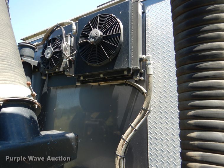 image for item GM9125 2014 Caterpillar CT660  vacuum truck