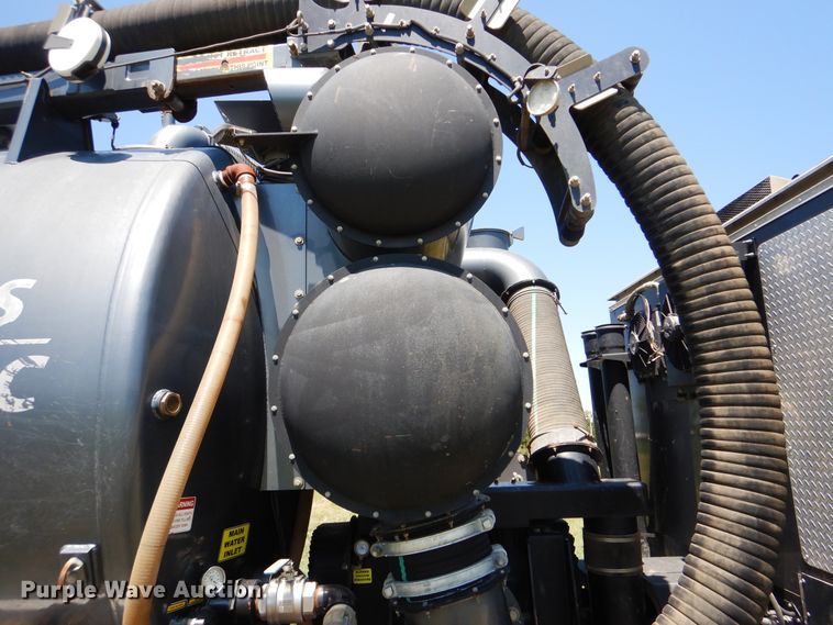 image for item GM9125 2014 Caterpillar CT660  vacuum truck