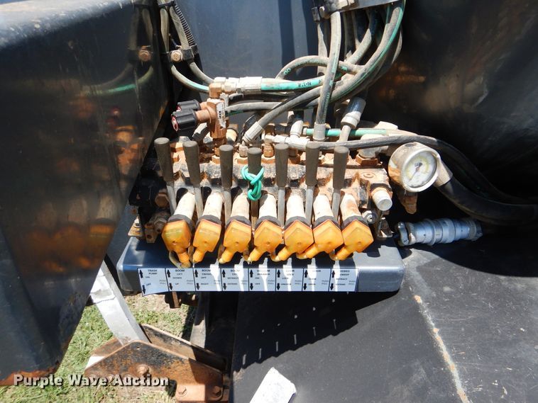 image for item GM9125 2014 Caterpillar CT660  vacuum truck