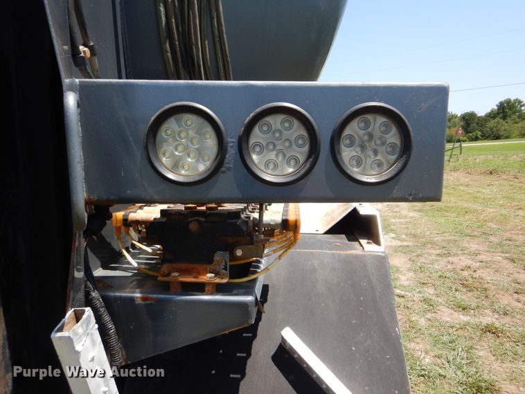 image for item GM9125 2014 Caterpillar CT660  vacuum truck