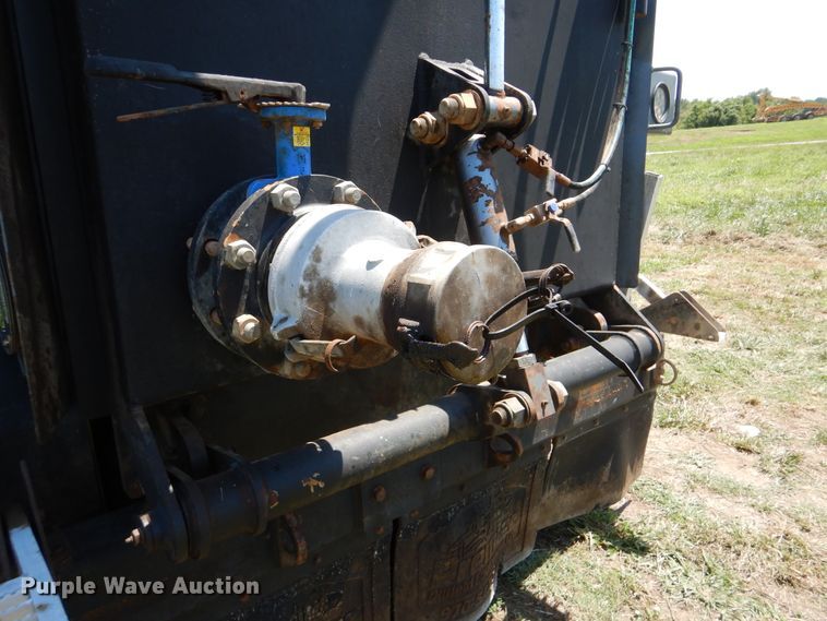 image for item GM9125 2014 Caterpillar CT660  vacuum truck