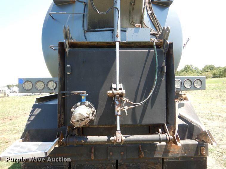 image for item GM9125 2014 Caterpillar CT660  vacuum truck