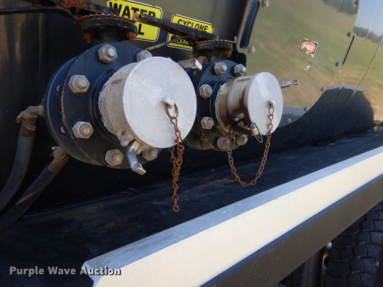 image for item GM9125 2014 Caterpillar CT660  vacuum truck