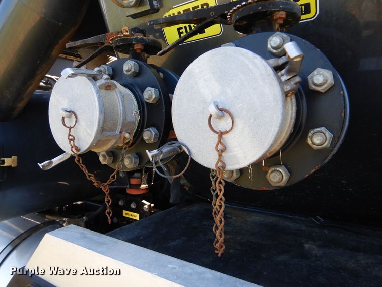 image for item GM9125 2014 Caterpillar CT660  vacuum truck