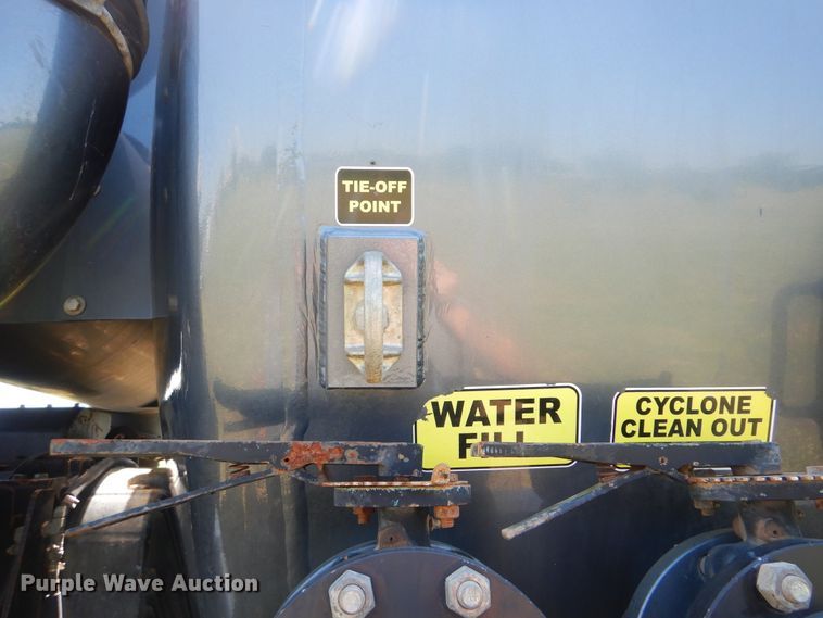 image for item GM9125 2014 Caterpillar CT660  vacuum truck