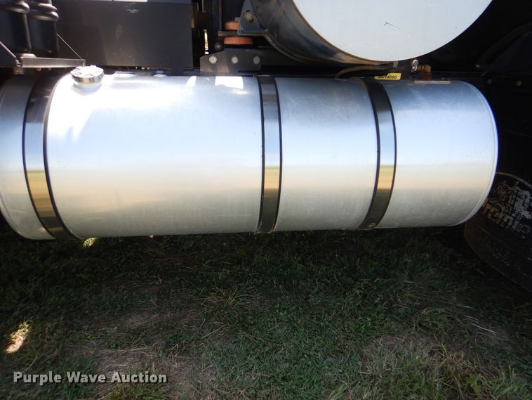 image for item GM9125 2014 Caterpillar CT660  vacuum truck