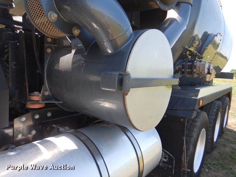 image for item GM9125 2014 Caterpillar CT660  vacuum truck