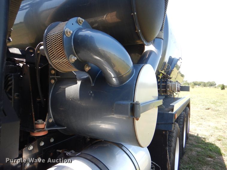 image for item GM9125 2014 Caterpillar CT660  vacuum truck