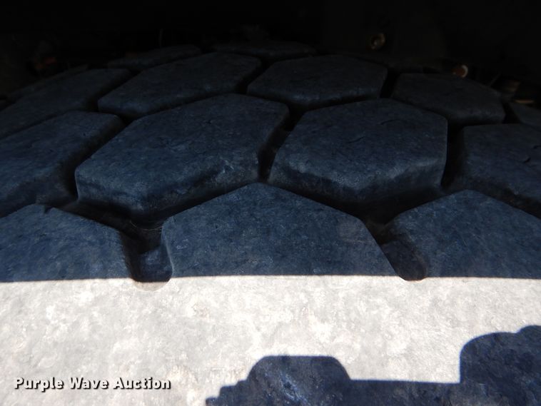 image for item GM9125 2014 Caterpillar CT660  vacuum truck