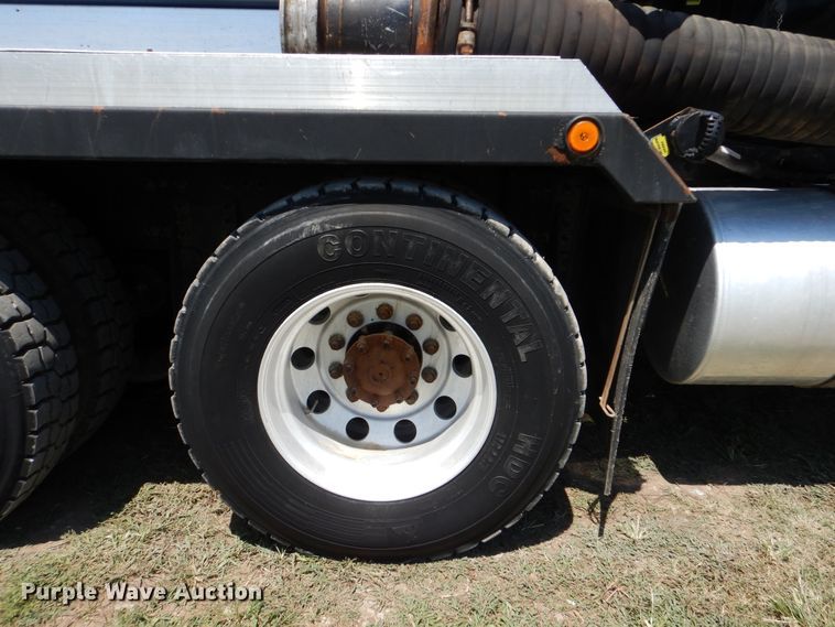 image for item GM9125 2014 Caterpillar CT660  vacuum truck