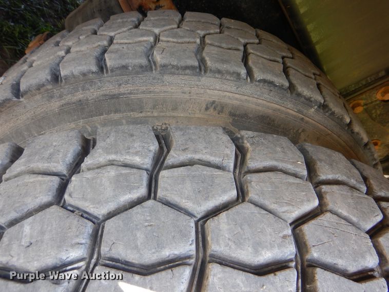 image for item GM9125 2014 Caterpillar CT660  vacuum truck