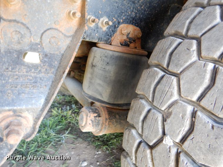 image for item GM9125 2014 Caterpillar CT660  vacuum truck