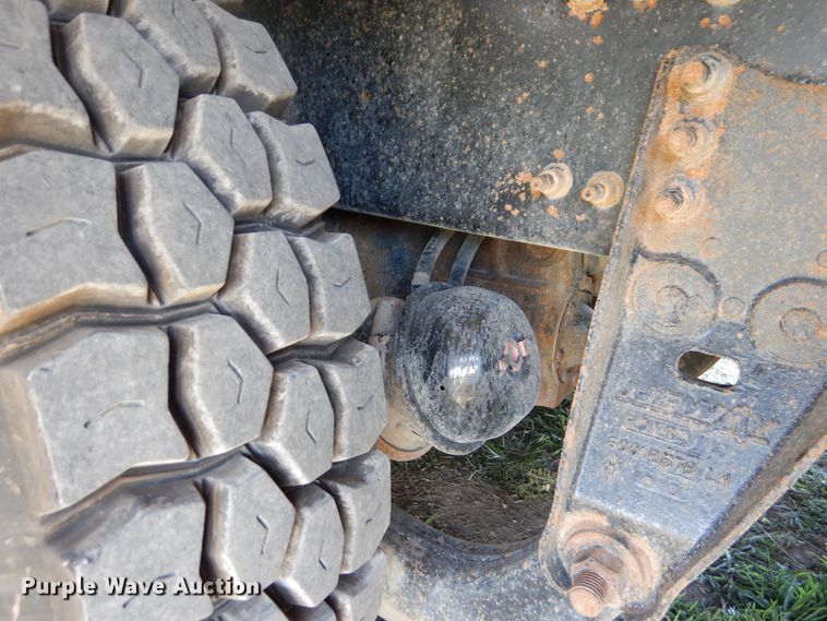 image for item GM9125 2014 Caterpillar CT660  vacuum truck