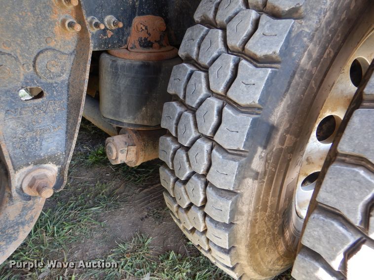 image for item GM9125 2014 Caterpillar CT660  vacuum truck