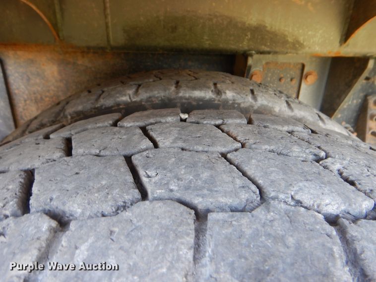 image for item GM9125 2014 Caterpillar CT660  vacuum truck