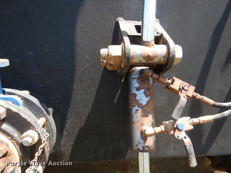 image for item GM9125 2014 Caterpillar CT660  vacuum truck