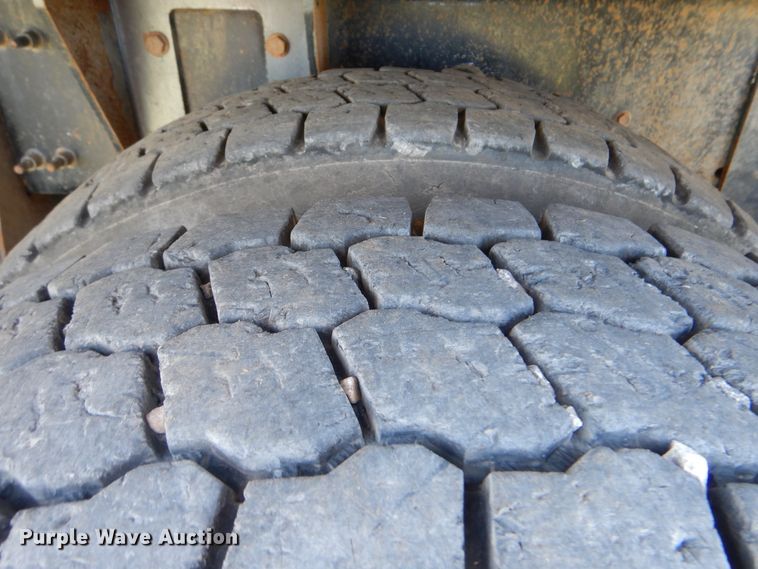 image for item GM9125 2014 Caterpillar CT660  vacuum truck