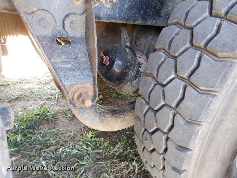 image for item GM9125 2014 Caterpillar CT660  vacuum truck