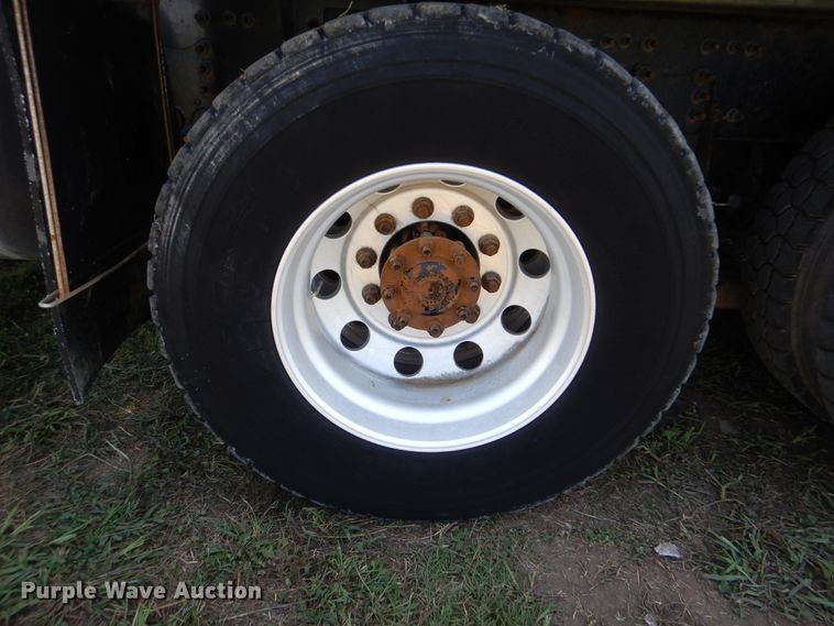 image for item GM9125 2014 Caterpillar CT660  vacuum truck