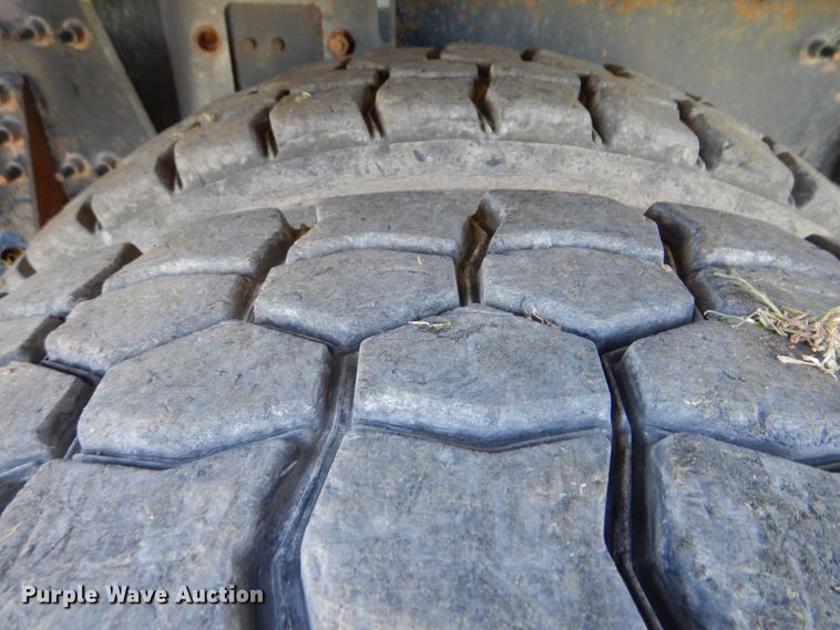 image for item GM9125 2014 Caterpillar CT660  vacuum truck