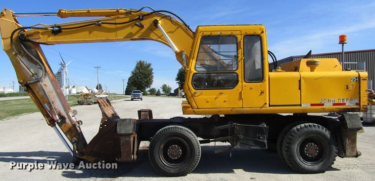 image for item GQ9085 1994 John Deere 595D  rubber tire excavator