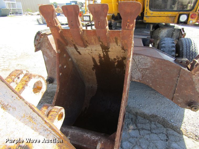 image for item GQ9085 1994 John Deere 595D  rubber tire excavator