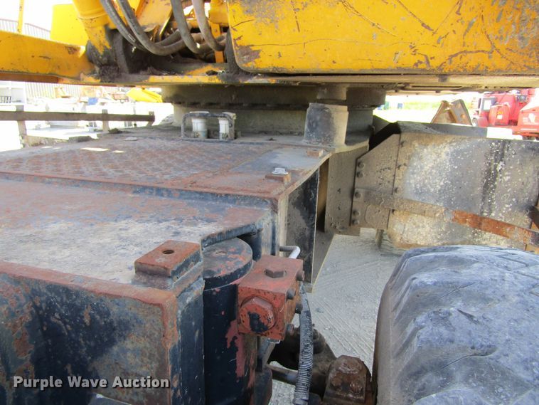 image for item GQ9085 1994 John Deere 595D  rubber tire excavator