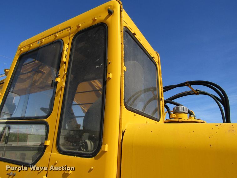 image for item GQ9085 1994 John Deere 595D  rubber tire excavator