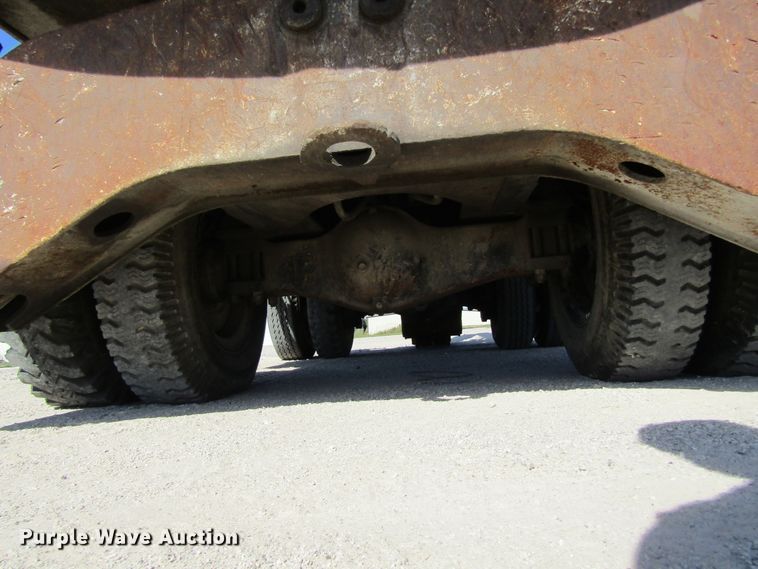 image for item GQ9085 1994 John Deere 595D  rubber tire excavator