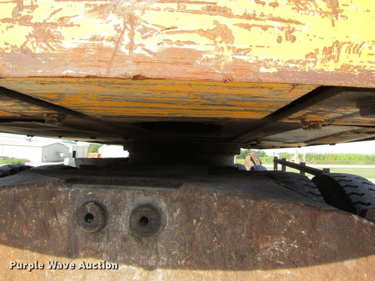 image for item GQ9085 1994 John Deere 595D  rubber tire excavator