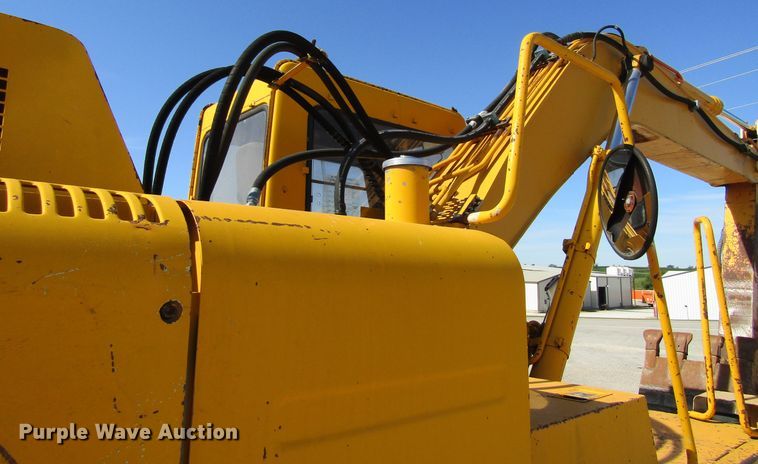 image for item GQ9085 1994 John Deere 595D  rubber tire excavator