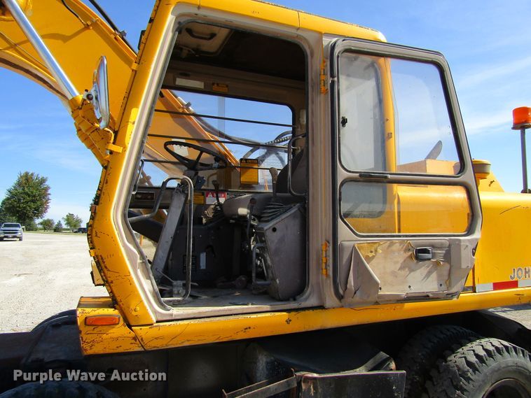 image for item GQ9085 1994 John Deere 595D  rubber tire excavator