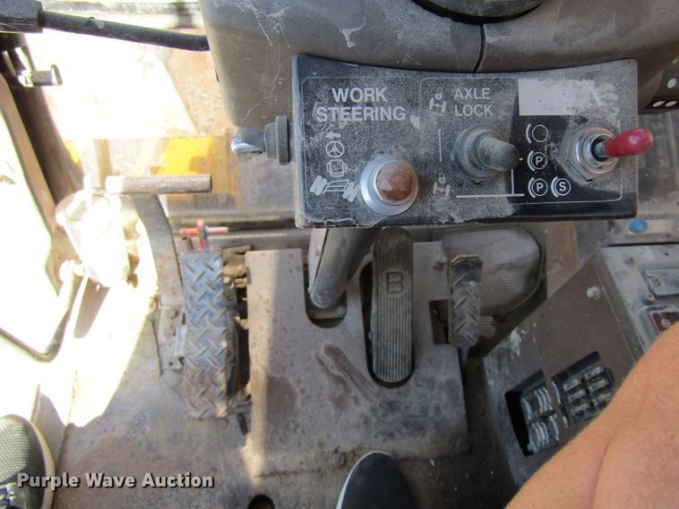 image for item GQ9085 1994 John Deere 595D  rubber tire excavator