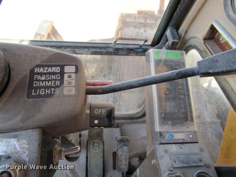 image for item GQ9085 1994 John Deere 595D  rubber tire excavator