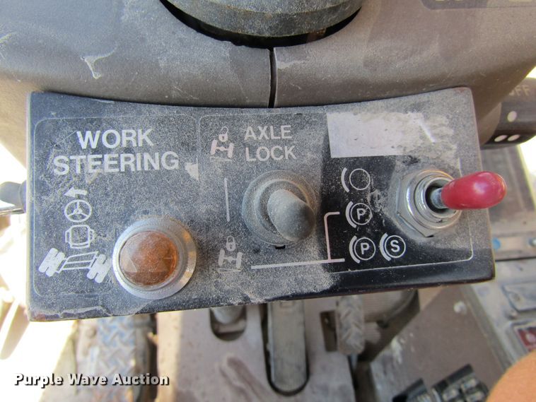 image for item GQ9085 1994 John Deere 595D  rubber tire excavator