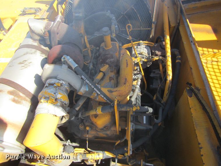 image for item GQ9085 1994 John Deere 595D  rubber tire excavator