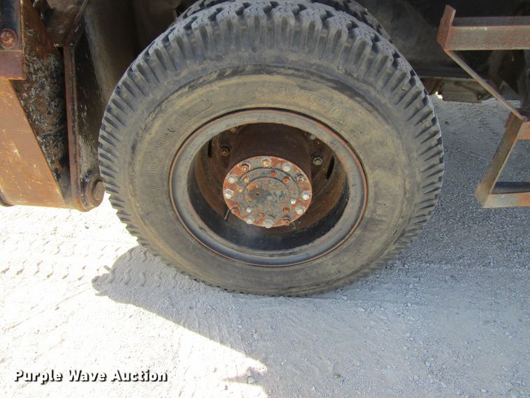 image for item GQ9085 1994 John Deere 595D  rubber tire excavator